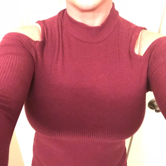 2 /$18- Ambiance Colder should top junior M - Picture 2 of 6